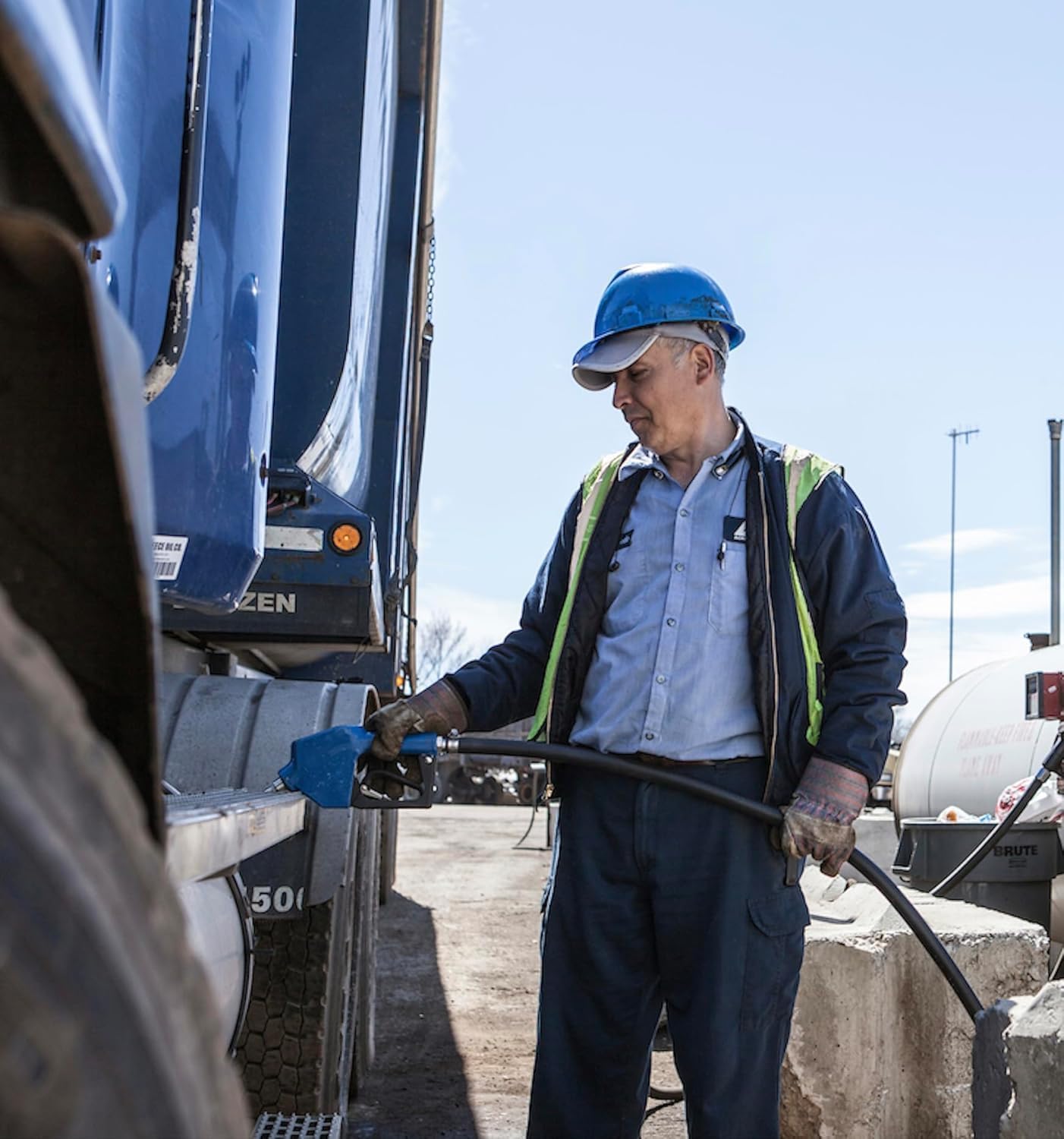 BlueDEF 200 gallon tote worth buying,should I buy a BlueDEF tote,BlueDEF tote vs bulk tanks,BlueDEF 200 gallon pros cons,best diesel exhaust fluid system,BlueDEF electric pump system unboxing and complete package contents
