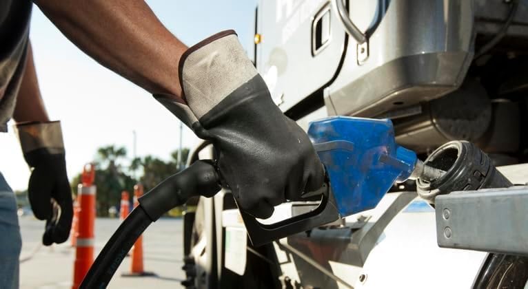 BlueDEF 330 gallon tote worth buying,BlueDEF tote pros cons,BlueDEF 330 gallon system honest,best DEF tote for diesel trucks,BlueDEF tote vs alternatives,should I buy a BlueDEF tote unboxing and complete package contents