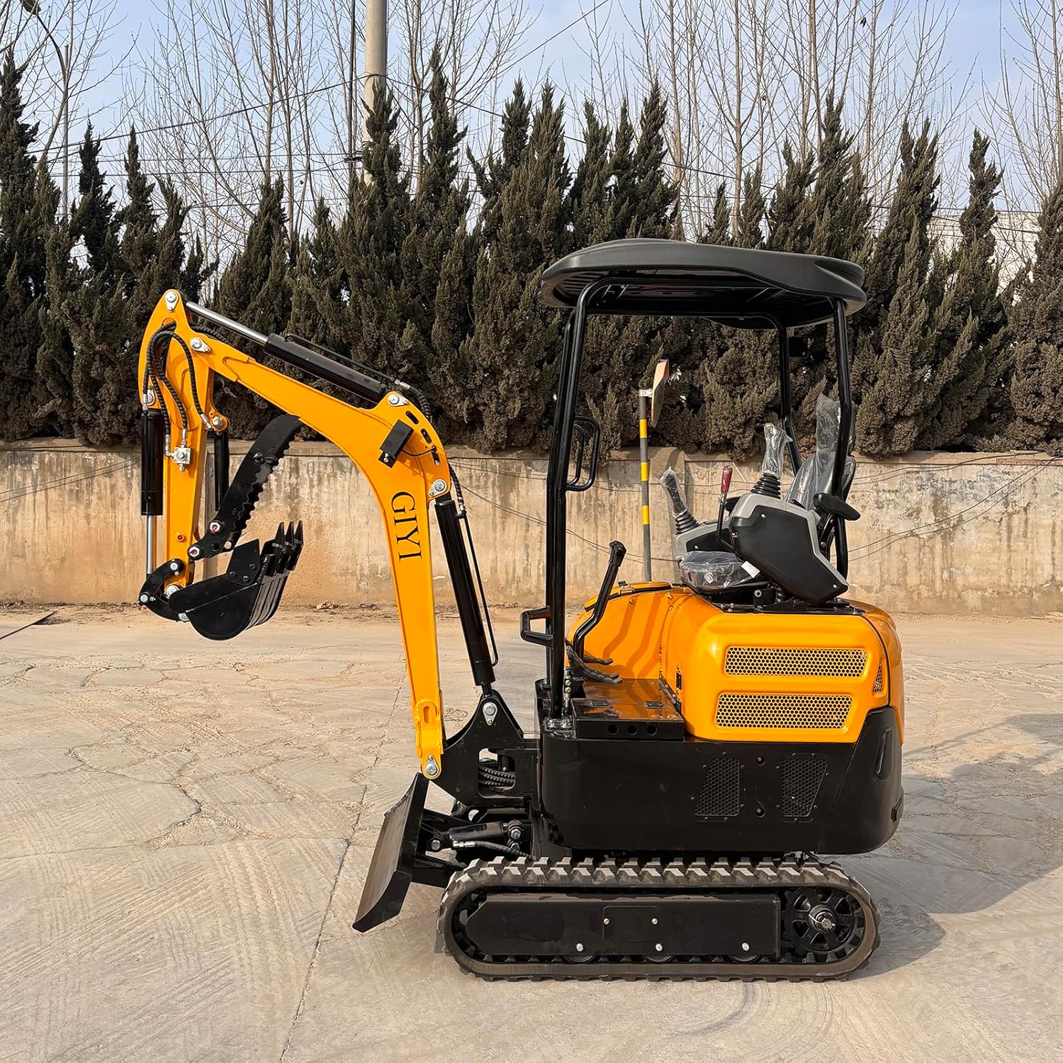 GIYI 2-ton mini excavator worth buying,should I buy a GIYI mini excavator,GIYI HT20WJ pros cons,best mini excavator for home use,2-ton Kubota excavator worth it,compact excavator for DIY landscaping performance testing and real-world results