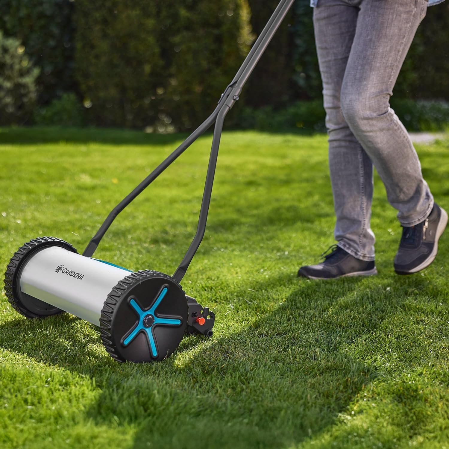 Gardena Comfort 330 Worth Buying? Our Honest Pros & Cons 2 Gardena Comfort 330 worth buying,should I buy Gardena Comfort 330,Gardena Comfort 330 pros cons,best manual push lawnmower for small lawn,Gardena Comfort 330 vs alternatives,Gardena Comfort 330 honest opinion unboxing and complete package contents