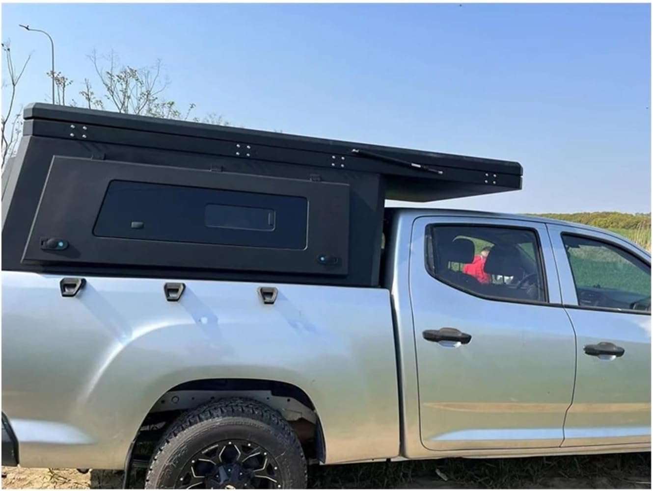 Jeep Gladiator canopy camper worth it,should I buy a Jeep Gladiator camper,Jeep Gladiator canopy vs hard shell,Jeep Gladiator camper pros cons,aluminum truck camper worth buying,best lightweight camper for Gladiator unboxing and complete package contents