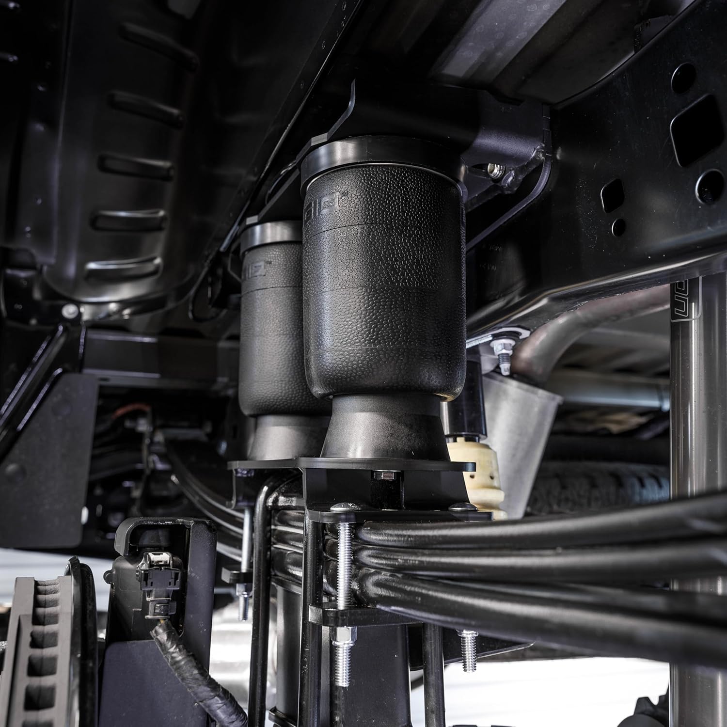 Step-by-step guide for ReadyLIFT Logiq AirIQ worth buying,should I buy ReadyLIFT Logiq AirIQ,ReadyLIFT Logiq AirIQ pros cons,best load leveling kit for SuperDuty,Logiq AirIQ vs alternatives,ReadyLIFT AirIQ for Ford F-250 - complete tutorial