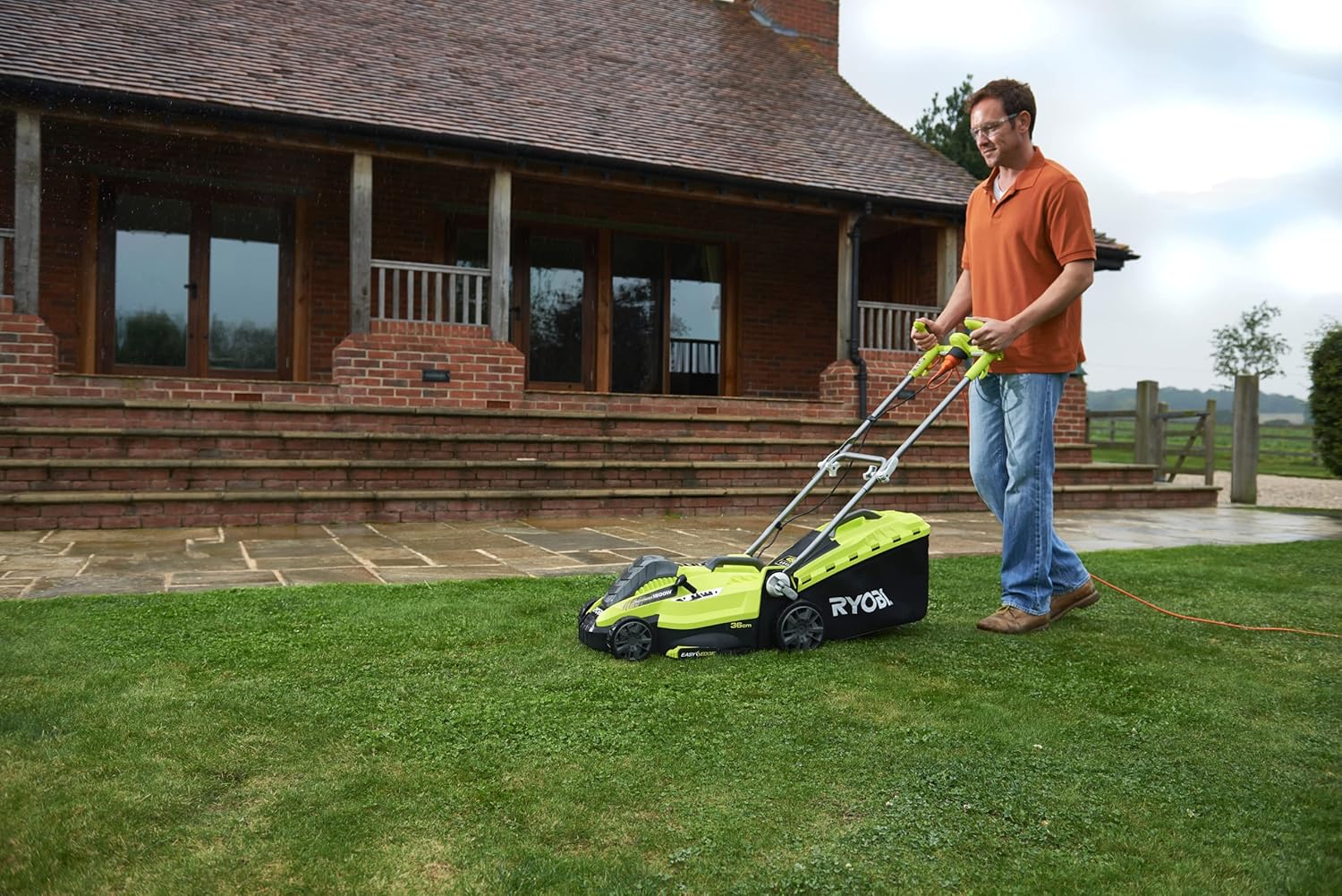 Ryobi RLM15E36H Worth Buying? Our Honest Hands-On Verdict 4 Ryobi RLM15E36H worth buying,Ryobi 1500W electric mower pros cons,best electric lawn mower for small garden,should I buy the Ryobi RLM15E36H,Ryobi mower vs alternatives,Ryobi 36cm cutting width worth it performance testing and real-world results