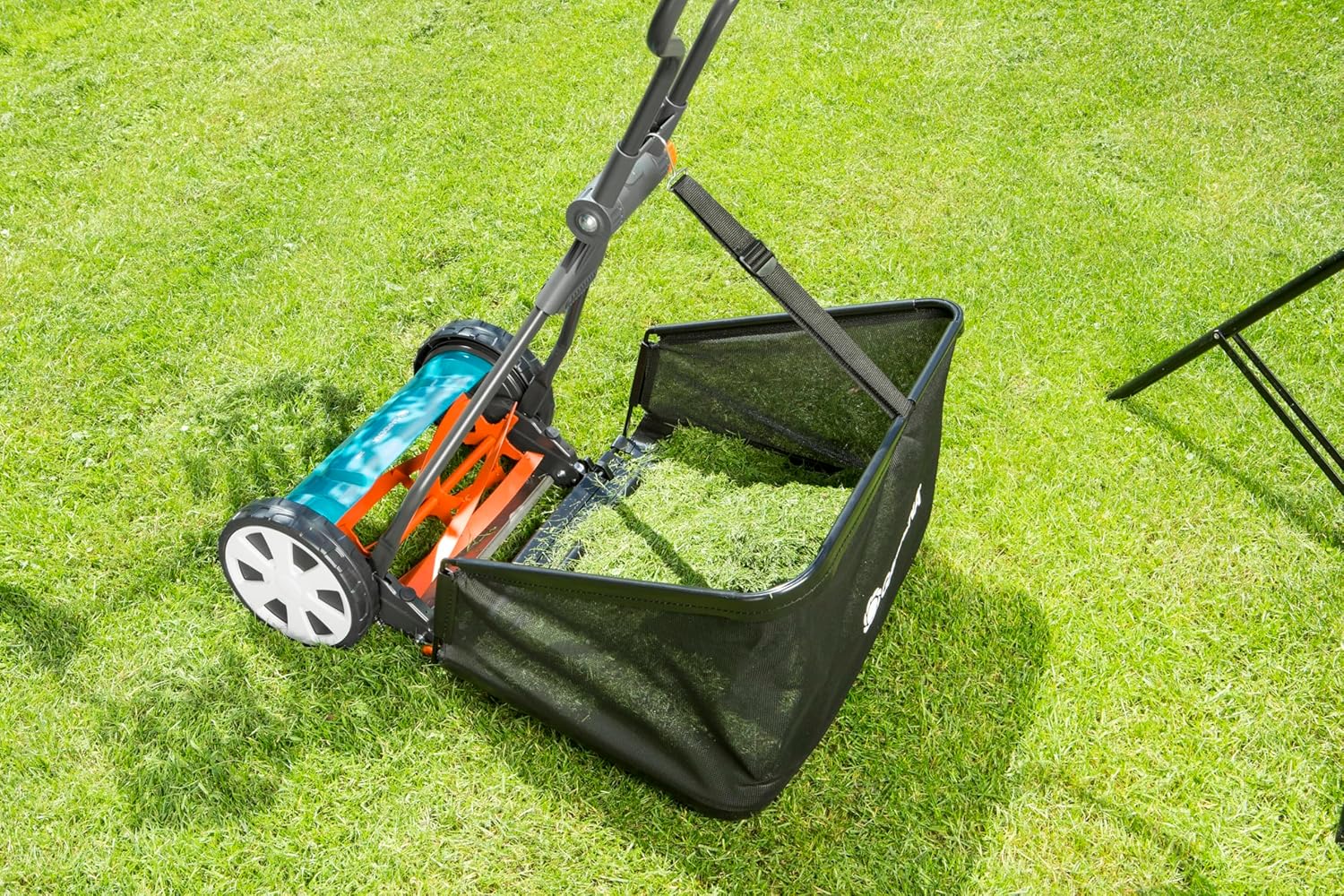 best manual lawn mower for car,should I buy a manual lawn mower,manual vs electric lawn mower,Gardena Classic 330 pros cons,Gardena cylinder mower worth buying,best push mower for small lawns performance testing and real-world results