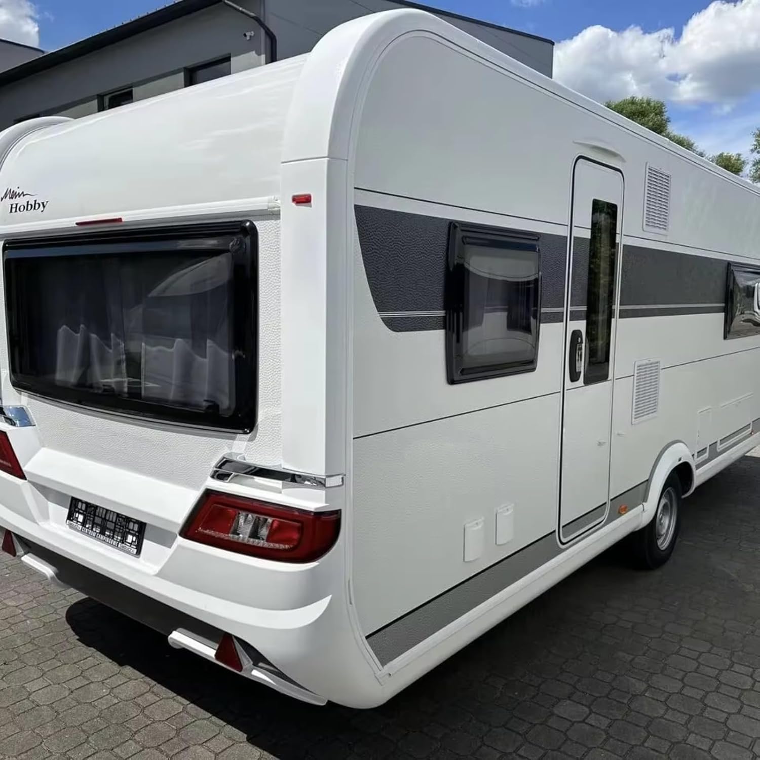 best off-road caravan camper,off-road caravan worth buying,hard top aluminum caravan pros cons,best caravan for family travel,off-road camper vs alternatives,should I buy a travel trailer performance testing and real-world results
